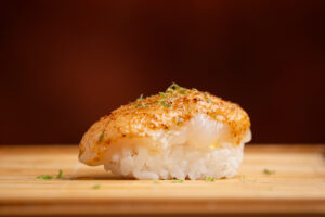 Nigiri de vieira a la parmesana